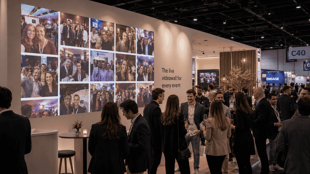 mevento Live-Videowall auf einem Messestand mit Foto-Collage der Gäste